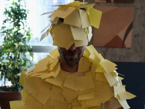utente-ricoperto-di-postit