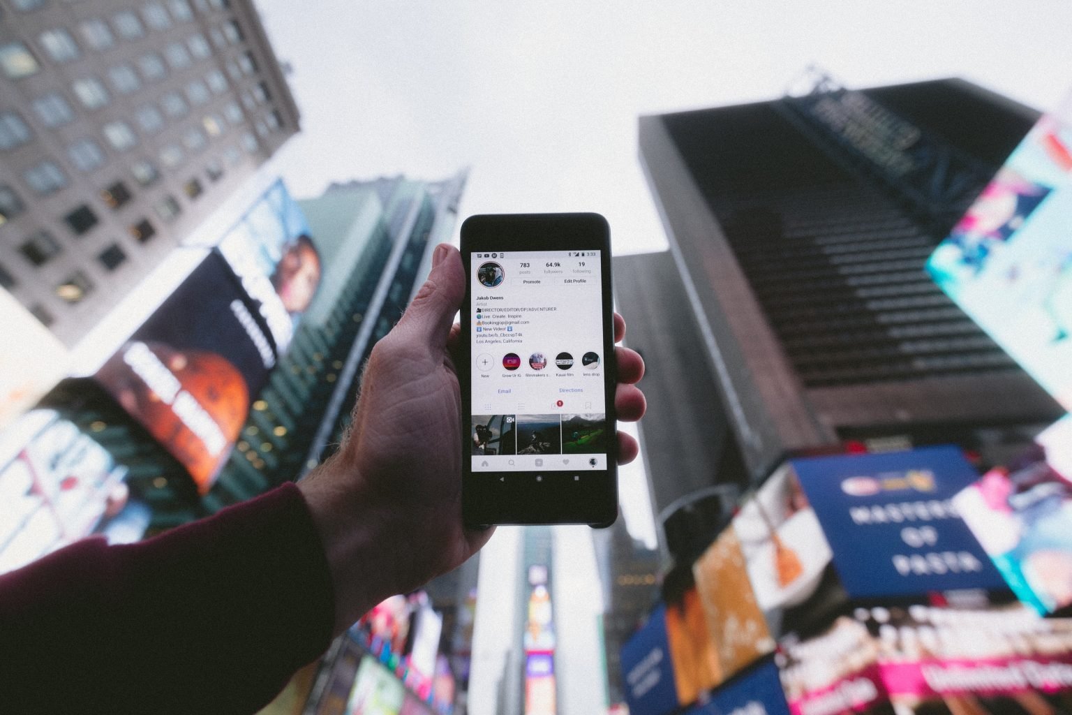 instagram-times-square-phone