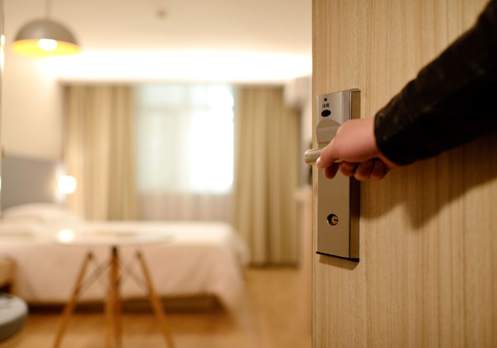 porta-camera-hotel-ingresso