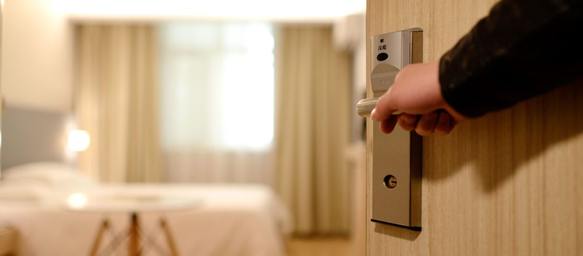 porta-camera-hotel-ingresso